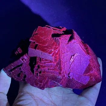 100% Натуральный пакистанский флюорит Черной розы (красный флюорит с эффектом флуоресценции), необработанный минерал кальцит, целебный кристалл кварца